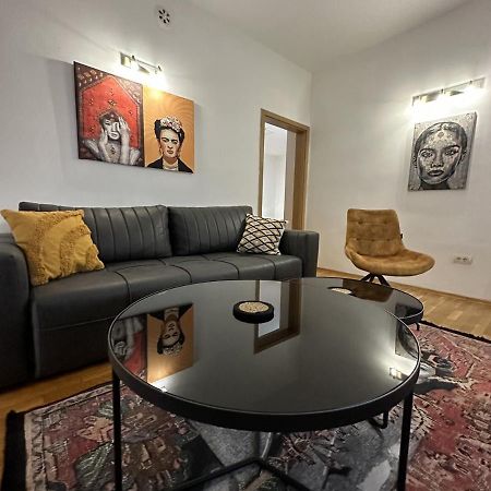 Luxury Apartment In The Center 66 M² Size. Szkopje Kültér fotó