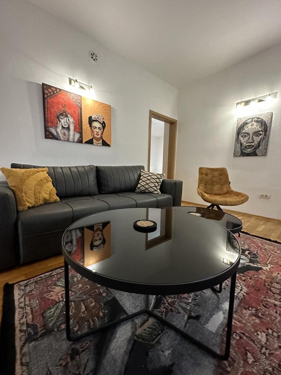Luxury Apartment In The Center 66 M² Size. Szkopje Kültér fotó
